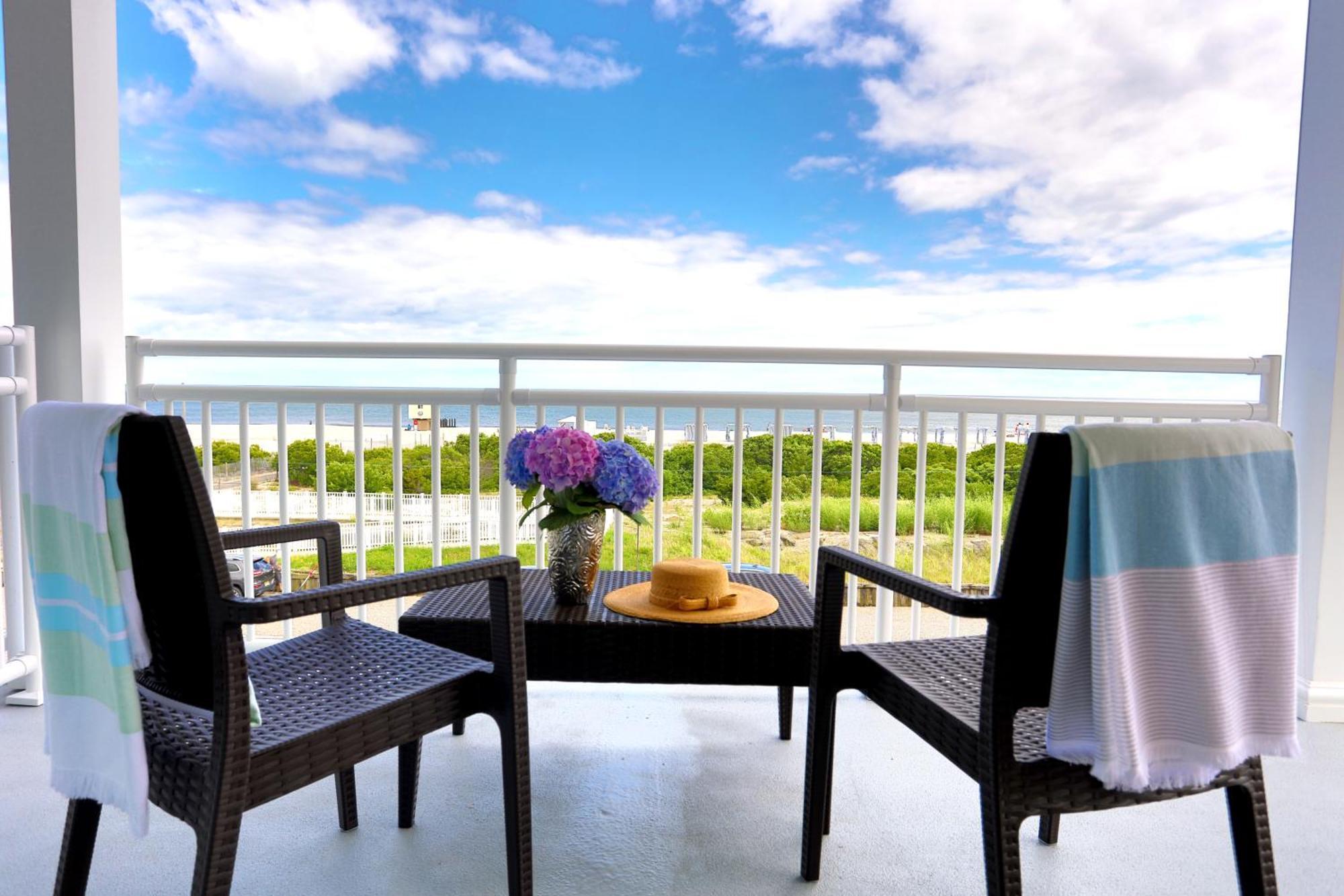 Deluxe Junior Ocean View with King Bed