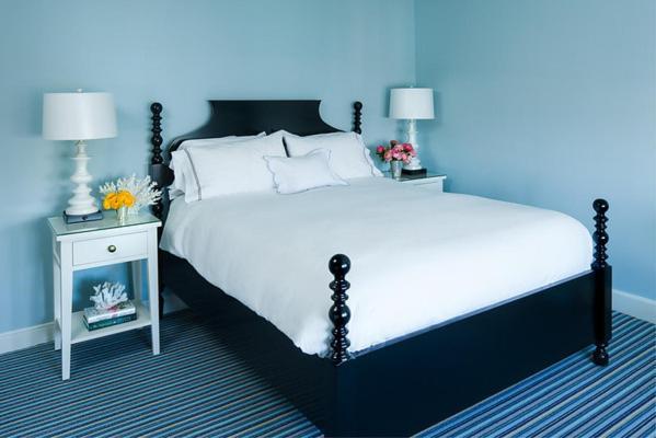 One Queen Bed 