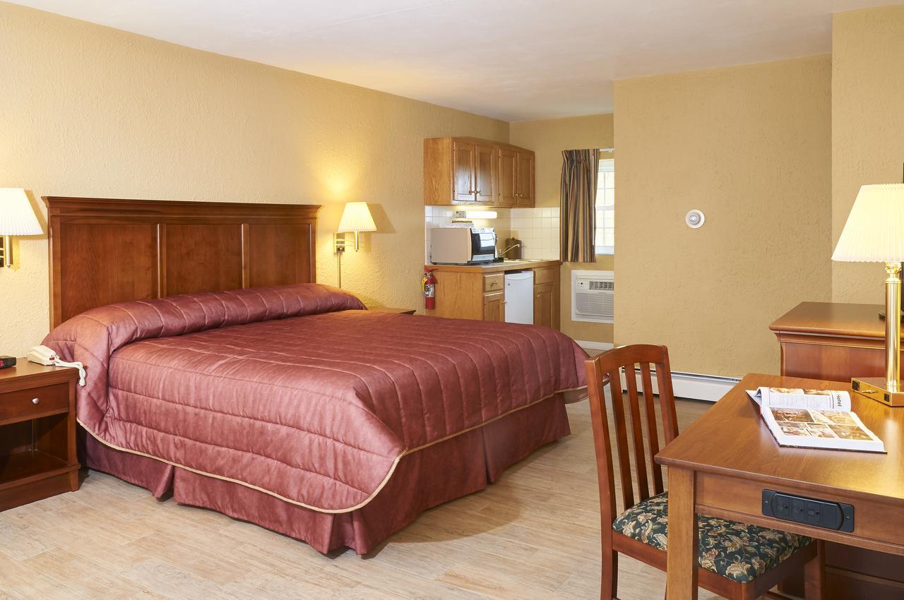 Deluxe King Efficiency Room