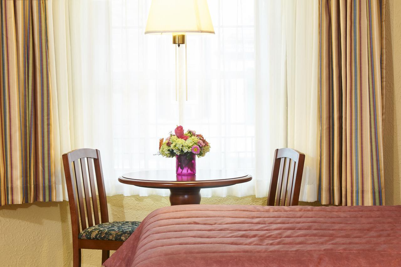 Deluxe Queen Room