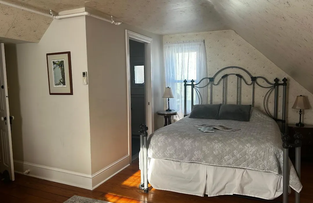 Beauclaires Bed & Breakfast-1