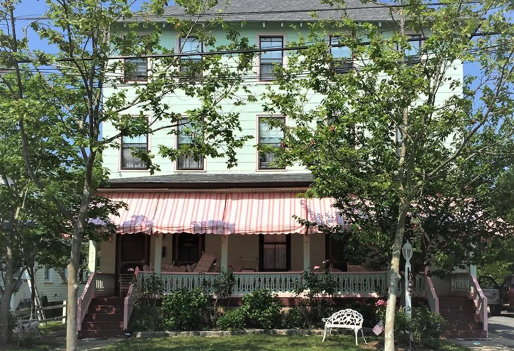 First Floor, 2 Bedrm 1 Bath Sleeps 5, Parking Available, Walk To Beach And Mall-1