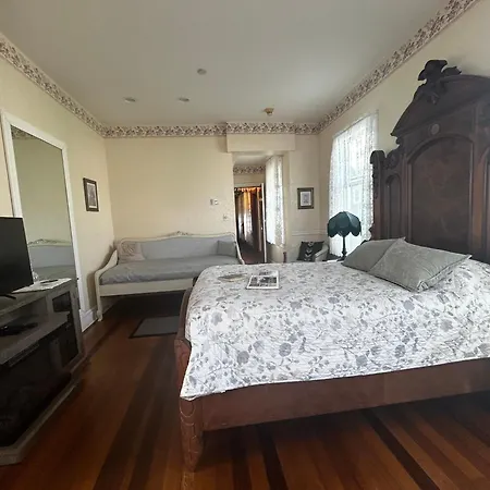 Beauclaires Bed & Breakfast-2